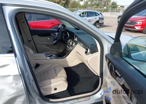 2019 Mercedes-Benz Glc 300 z USA, uszkodzony, nr VIN WDC0G4JBXKV139314